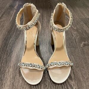 Jewel Badgley Mischka Odessa Crystal Block Heel Sandal Champagne Satin Size 8M